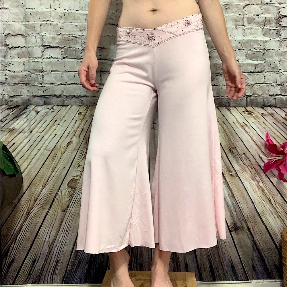 🆕‼️MISS ME Beaded Bell Bottom Capris Med‼️